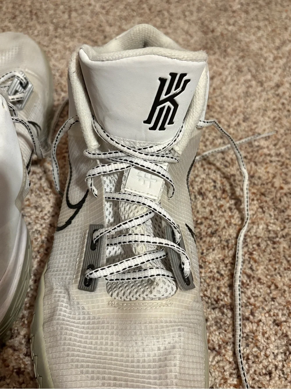 Nike Shoes Mens Size 10 White Kyrie Flytrap IV Basketball Mid Top Sneakers Sport